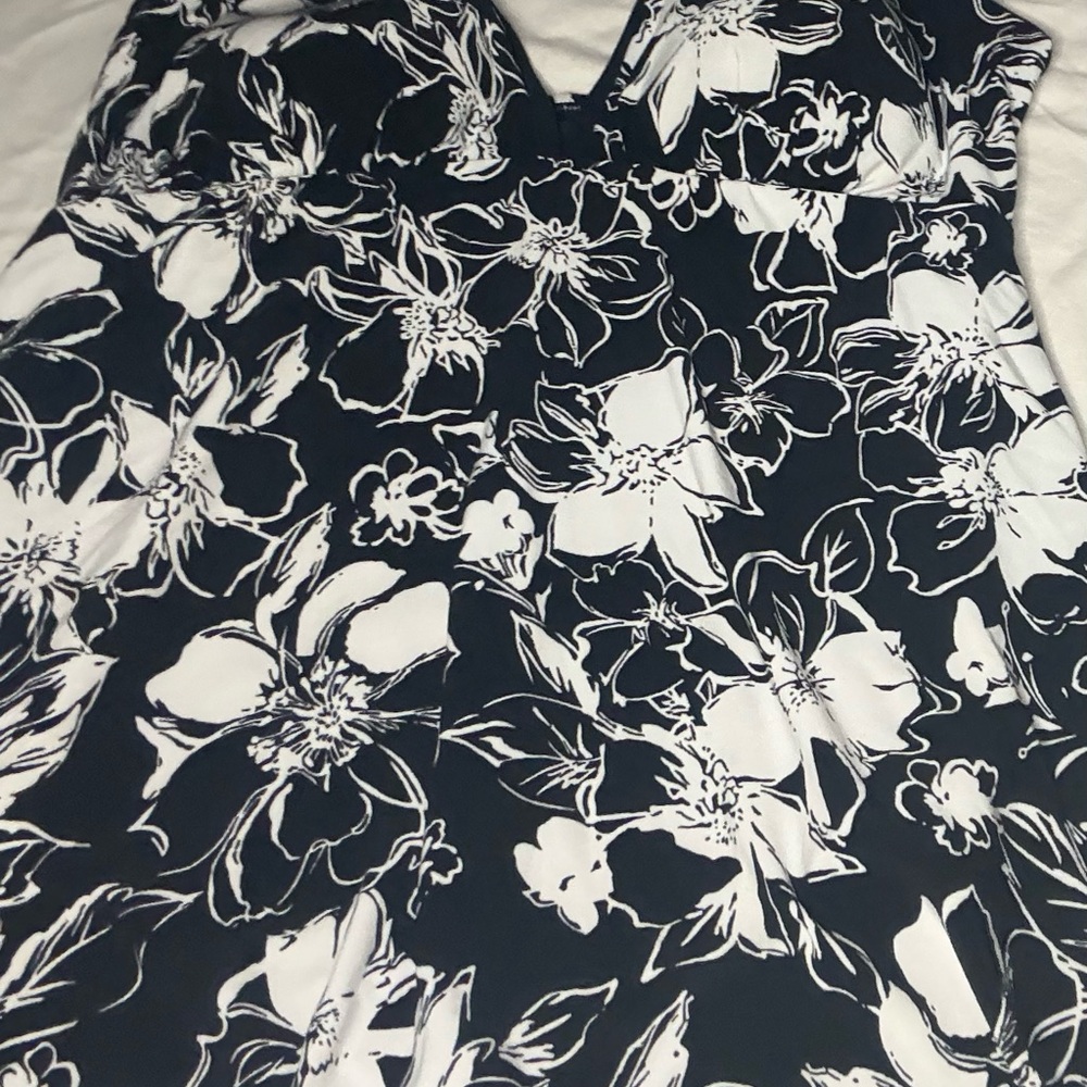 Floral Black and White Strappy swimwear - Picture 9 of 9